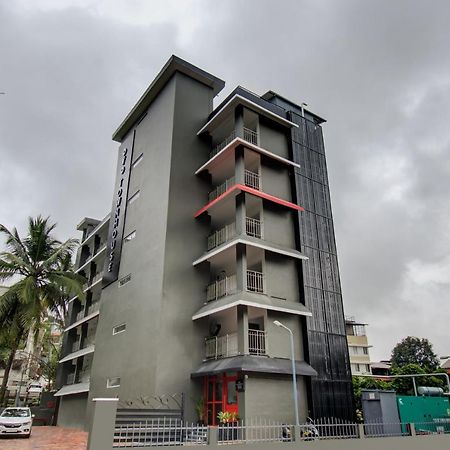 Oyo Townhouse 061 Gcda Kakkanad Signal 호텔 Kochi 외부 사진