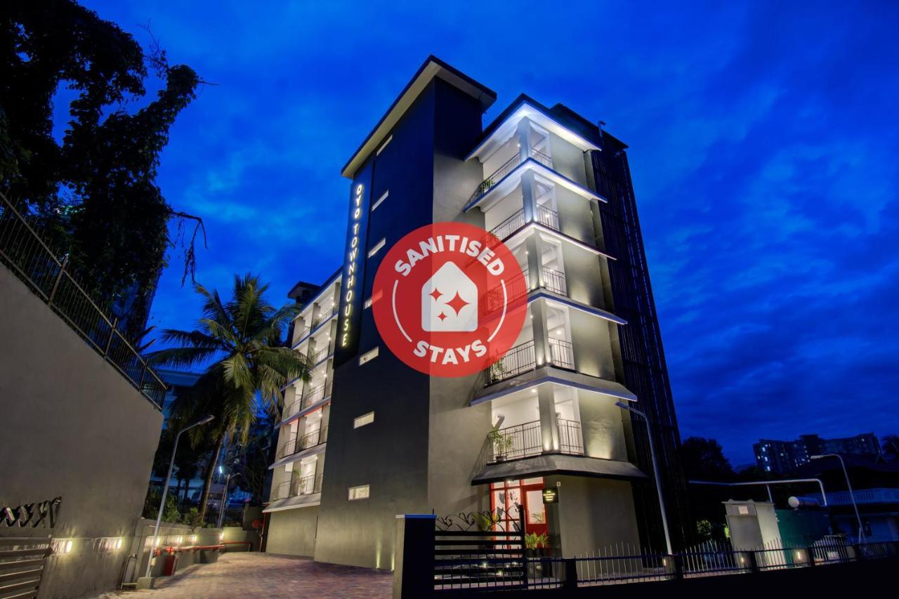 Oyo Townhouse 061 Gcda Kakkanad Signal 호텔 Kochi 외부 사진