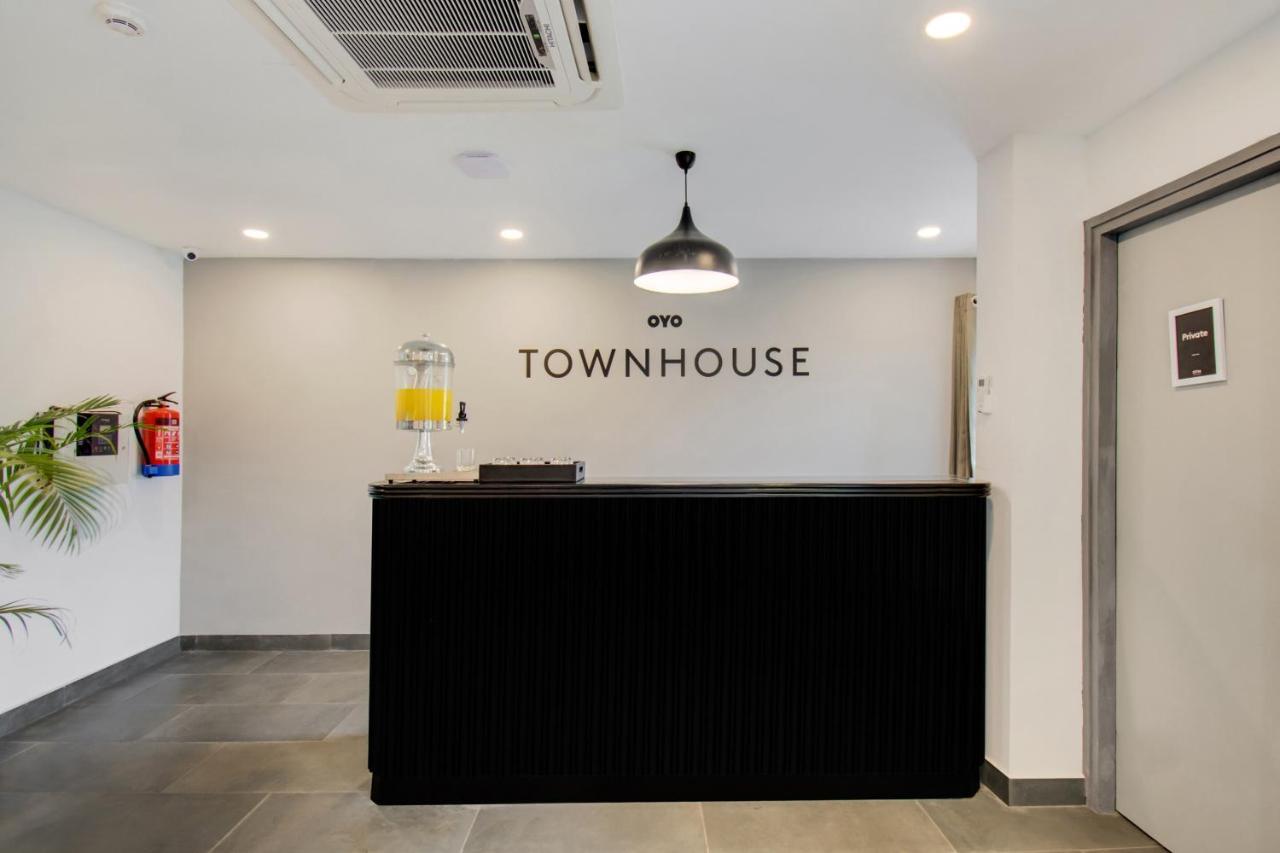 Oyo Townhouse 061 Gcda Kakkanad Signal 호텔 Kochi 외부 사진