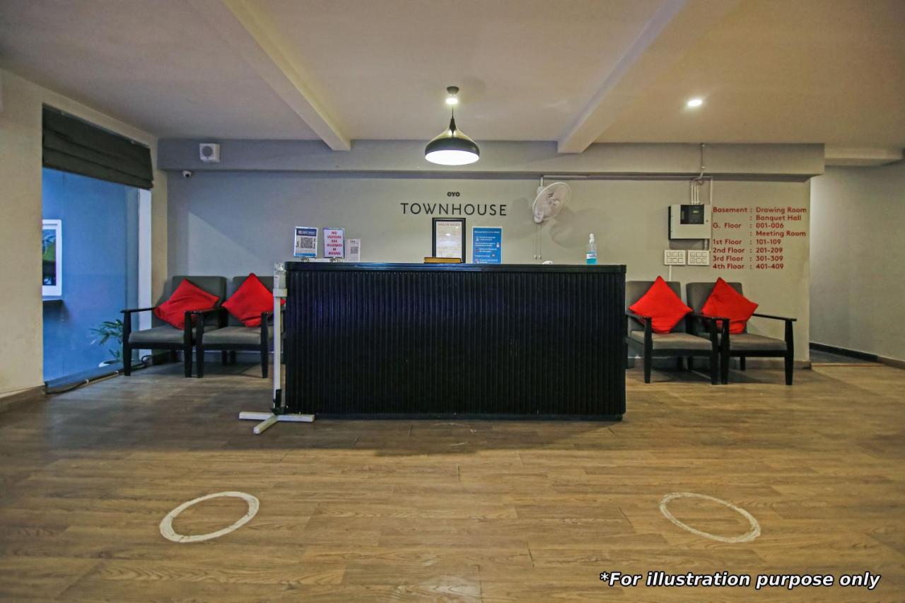 Oyo Townhouse 061 Gcda Kakkanad Signal 호텔 Kochi 외부 사진
